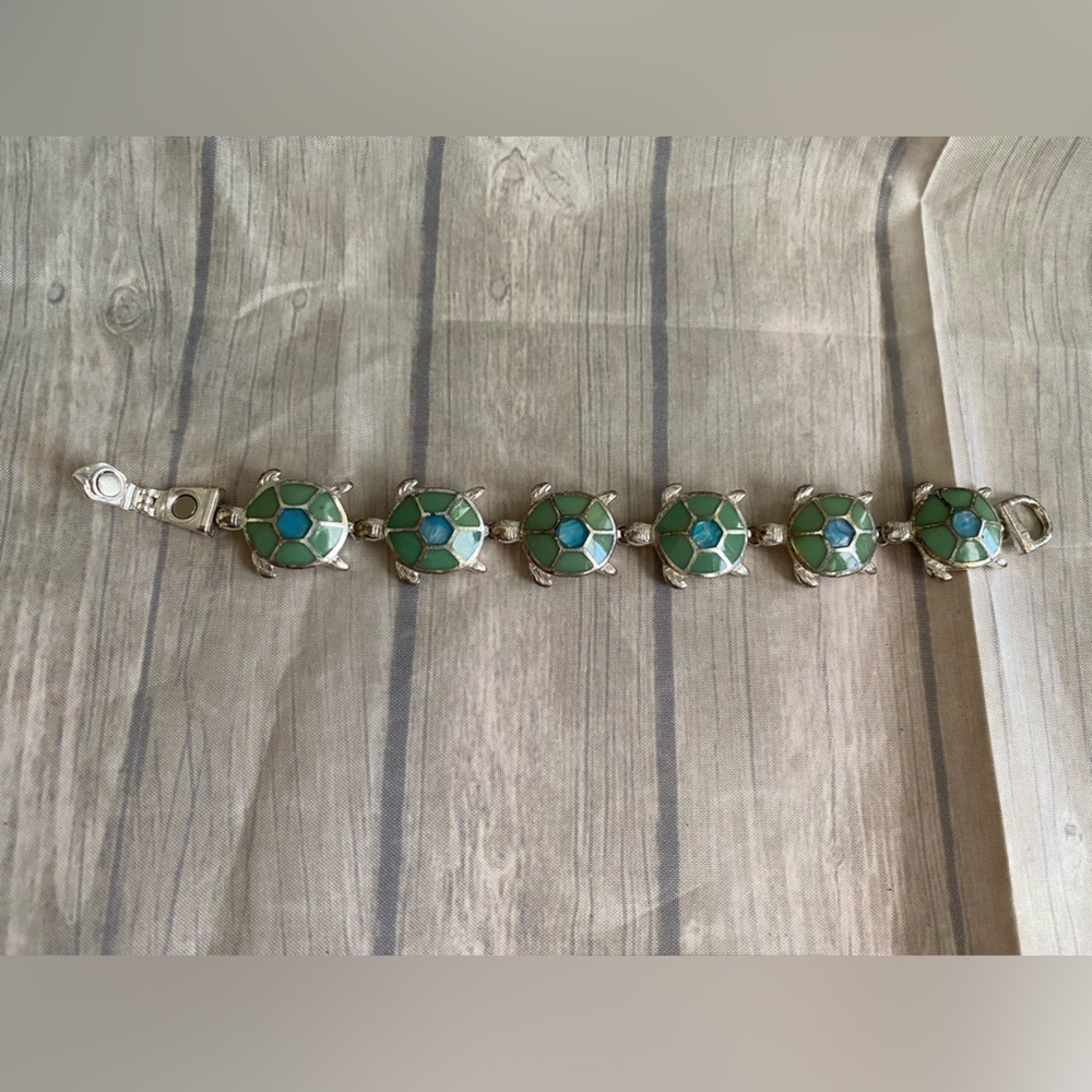 Coastal Sea Turtle Links Silver-tone Magnetic Closure Bracelet